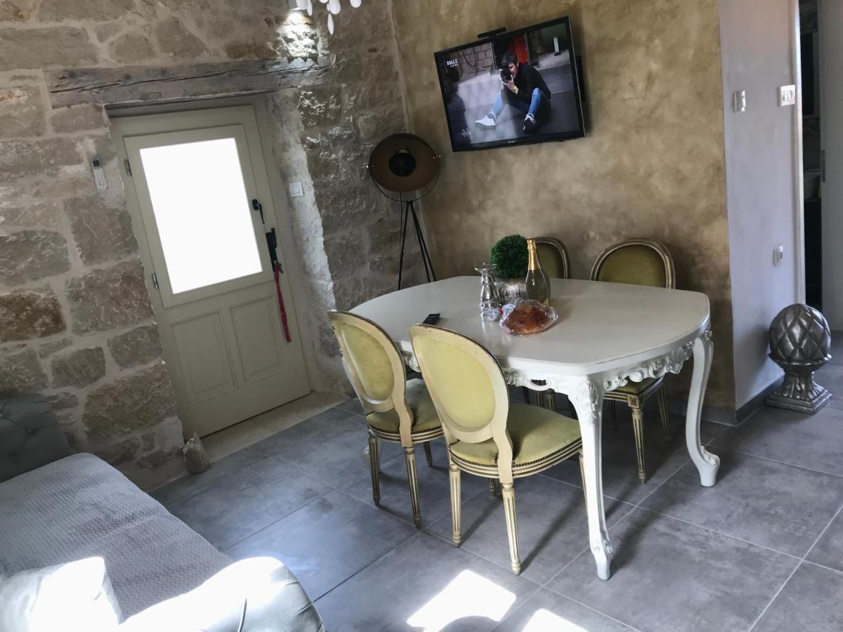 Stone House Chiara Seaview Apartment Funtana Exterior photo
